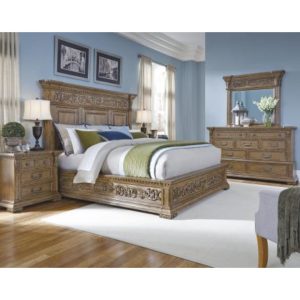 Pulaski Stratton 4-Piece Panel Bedroom Set in Aged Honey